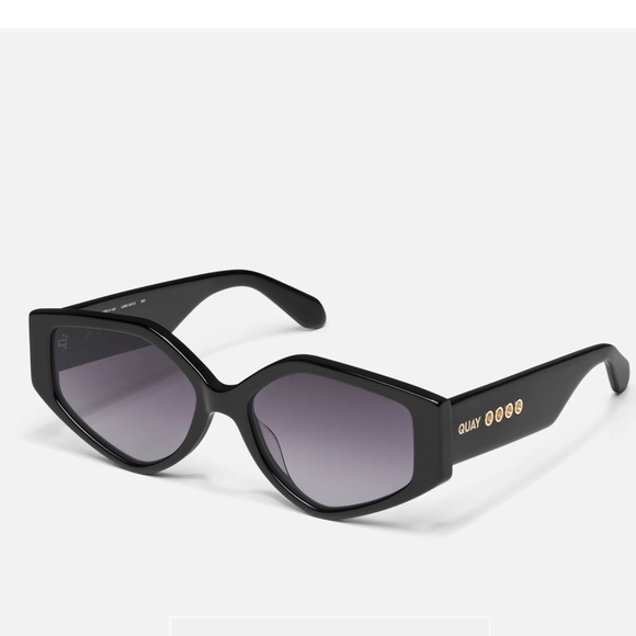 Quay hot gossip geometric black frame smoke lens sunglasses 